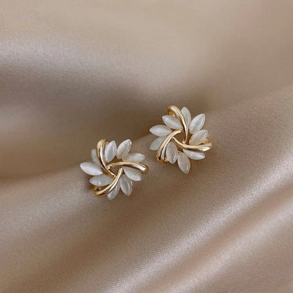 Elegant Gold Earrings with Exquisite Opal Flower Motifs